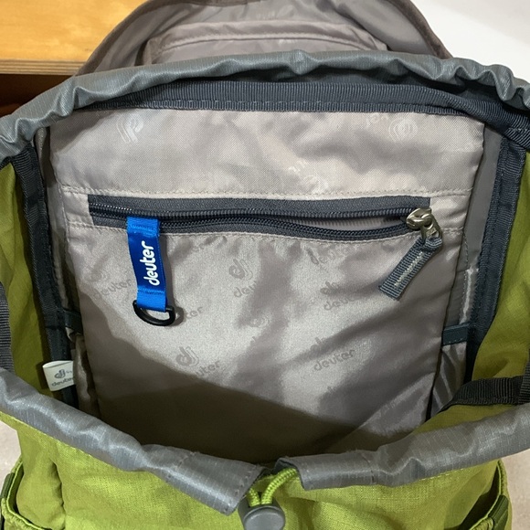 Deuter Walker 16 Liters Unisex Backpack Color Mist pine New - Picture 9 of 9